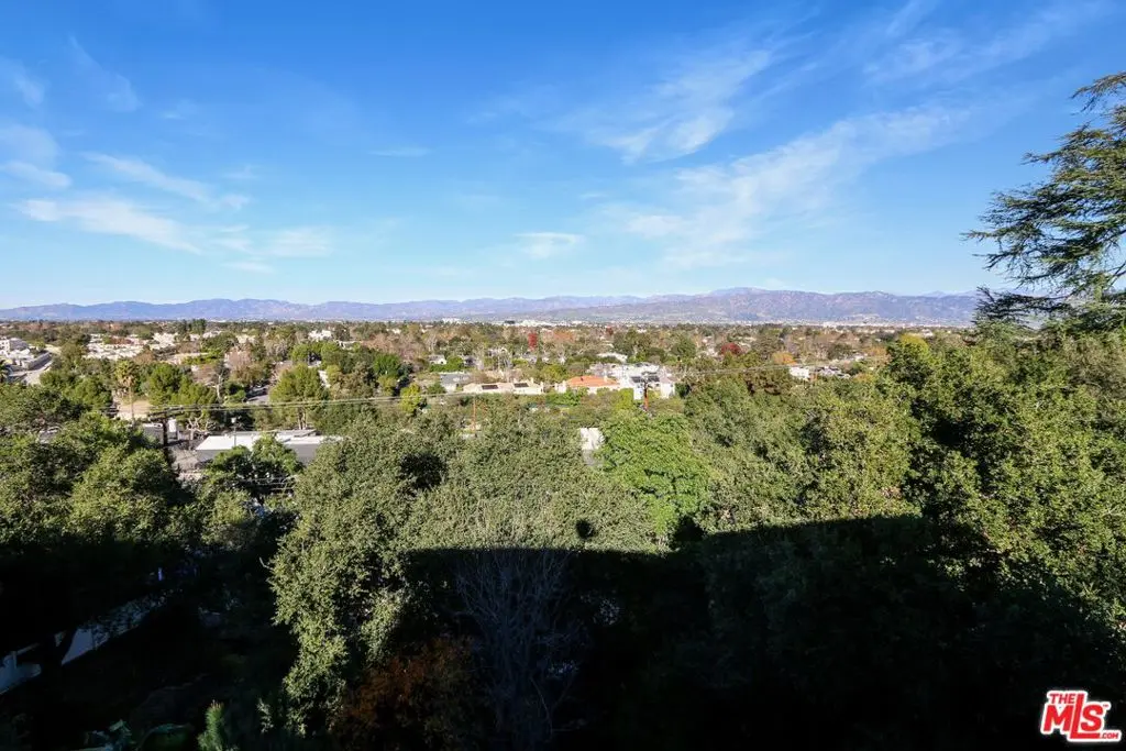 11667 Picturesque Drive, Studio City, CA — listing photo 1