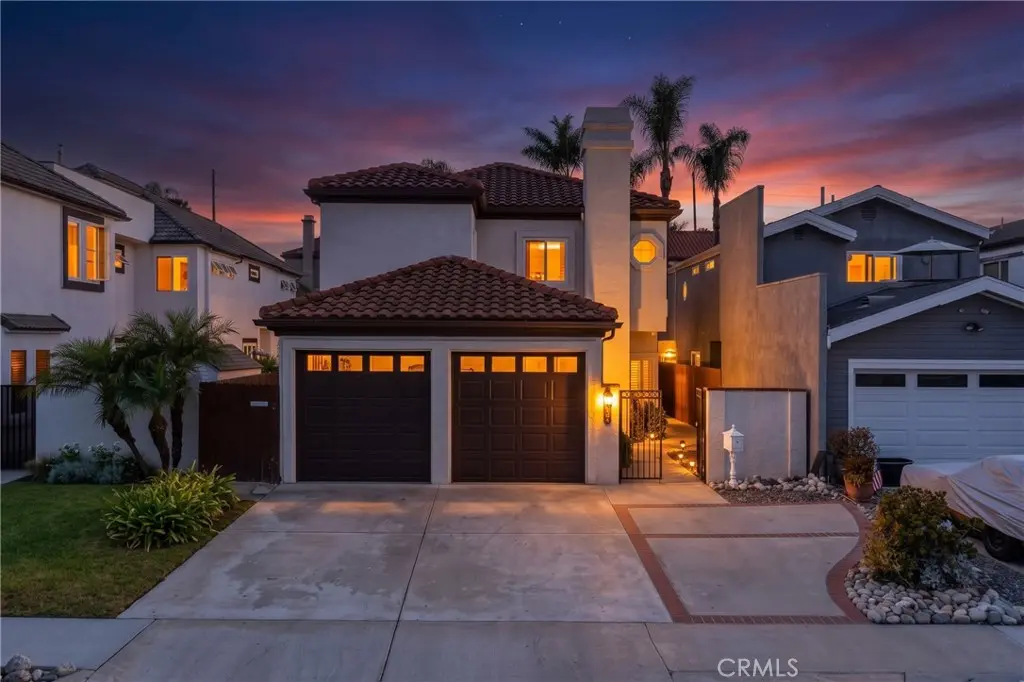 Residential Lease for rent at 741 Alabama, Huntington Beach, Orange County, CA featuring 5 beds and 5 baths