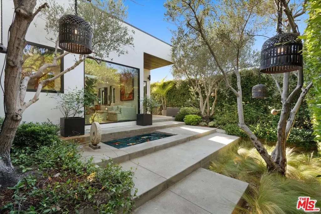 Residential Lease for rent at 1922 12th Street, Santa Monica, Los Angeles County, CA featuring 5 beds and 5 baths