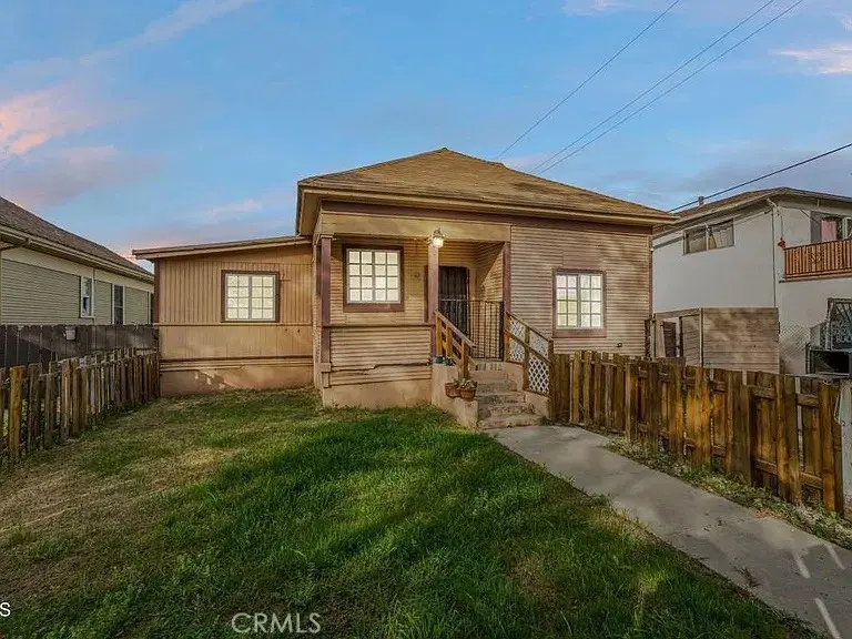 435 W 1st Street 1, Oxnard, CA — listing photo 1