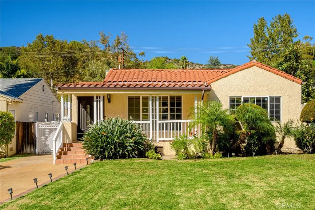2225 E Glenoaks Boulevard, Glendale, CA — listing photo 1