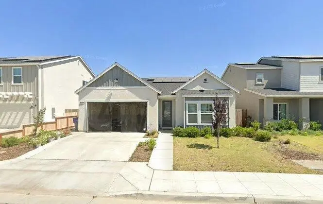 Residential Lease for rent at 5847 E Belgravia 1, Fresno, Fresno County, CA featuring 3 beds and 2 baths