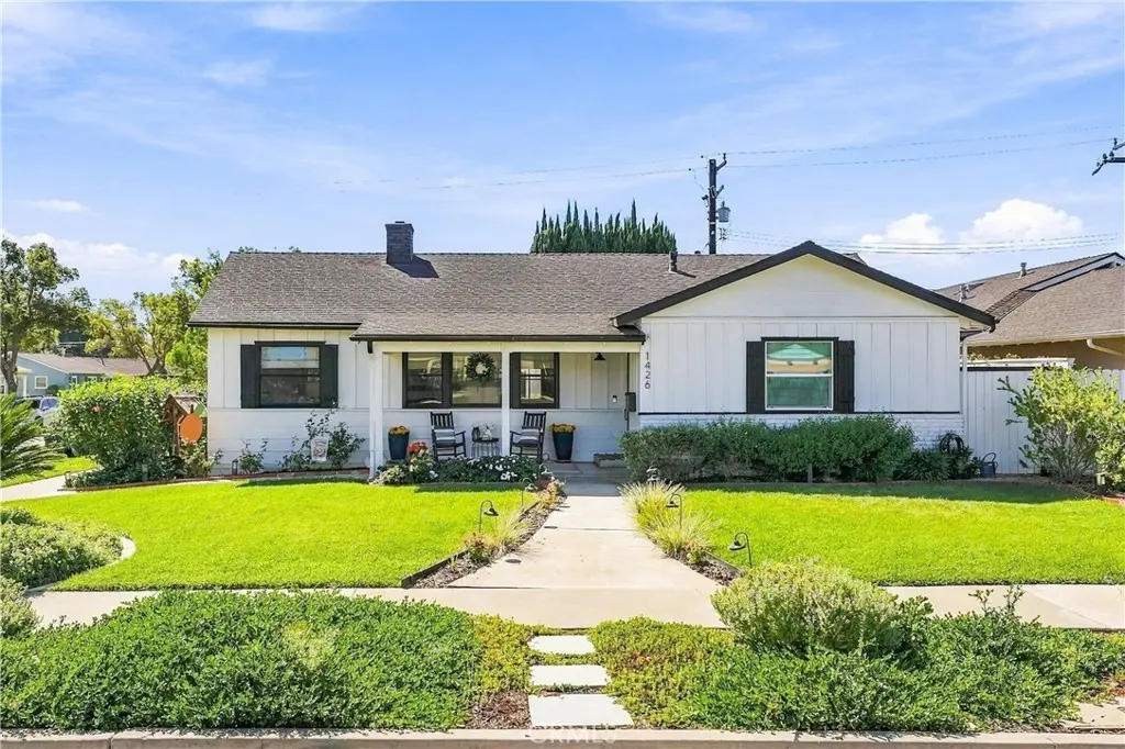 Single Family Residence for sale at 1426 E Sycamore, Orange, CA featuring 2 beds and 2 baths