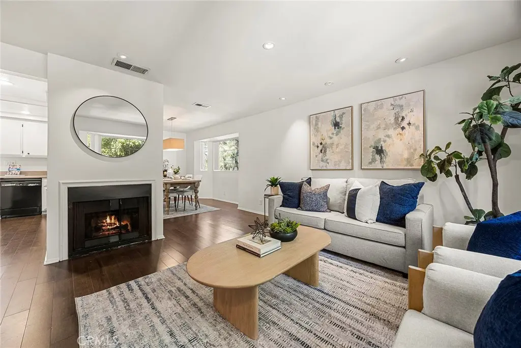 Condominium for sale at 246 Alpine St 9, Pasadena, CA featuring 2 beds and 3 baths