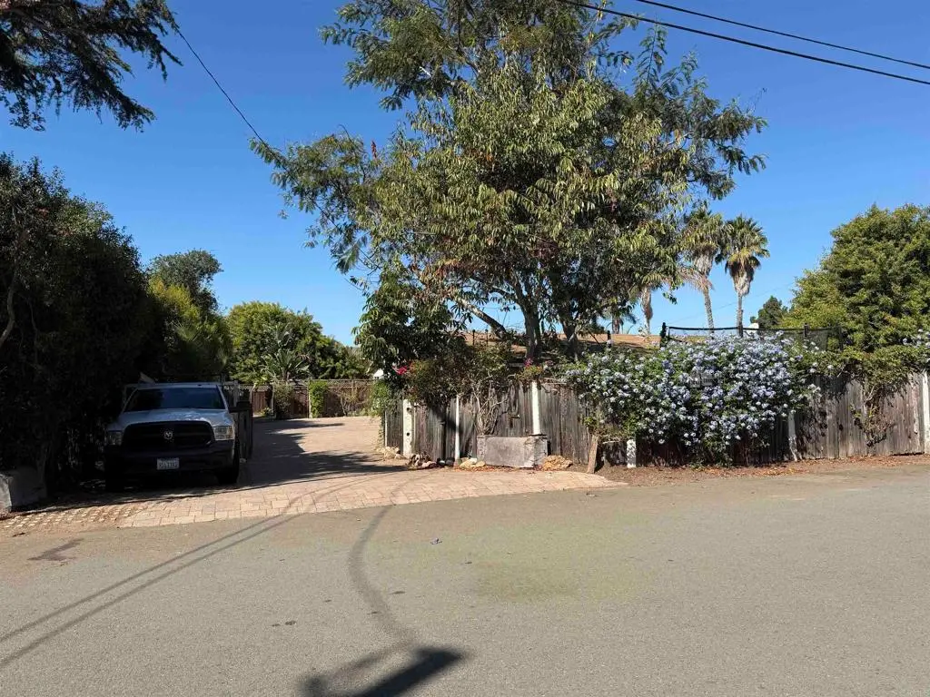 1040 1042 Golden Road, Encinitas, CA — listing photo 1