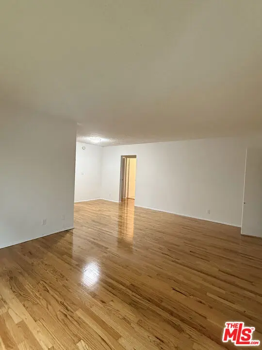 14930 Magnolia Boulevard 1, Sherman Oaks, CA — listing photo 1