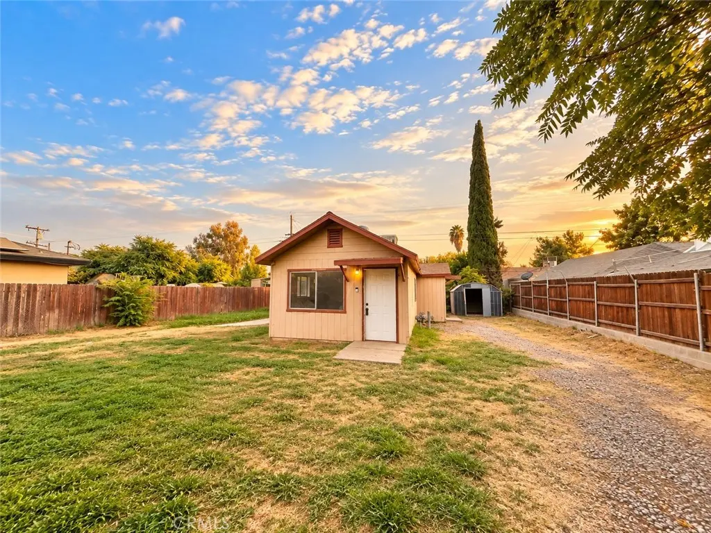 807 Castaic, Bakersfield, CA — listing photo 1