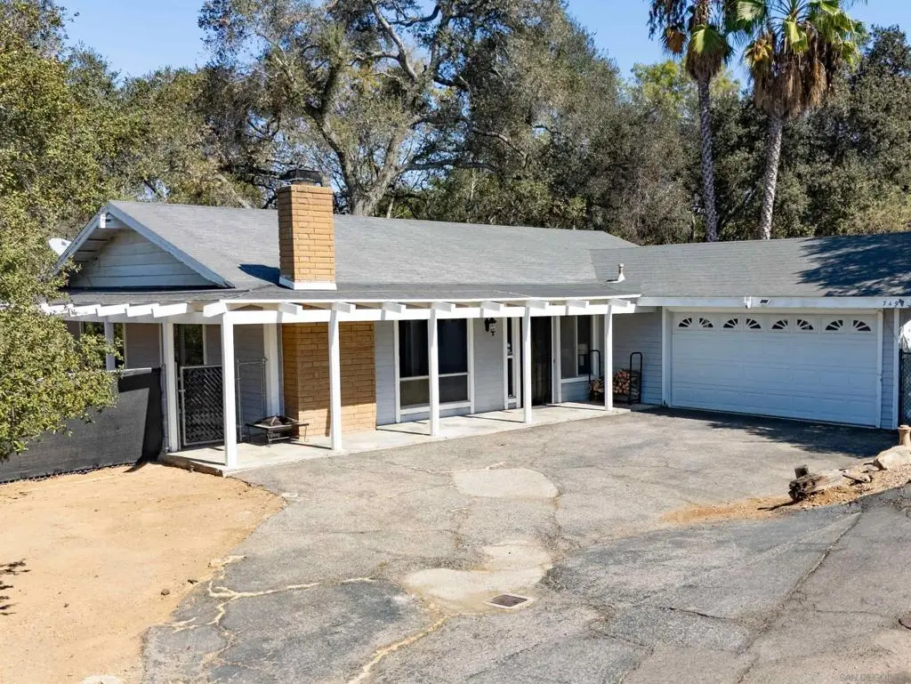 749 De Luz, Fallbrook, CA — listing photo 1
