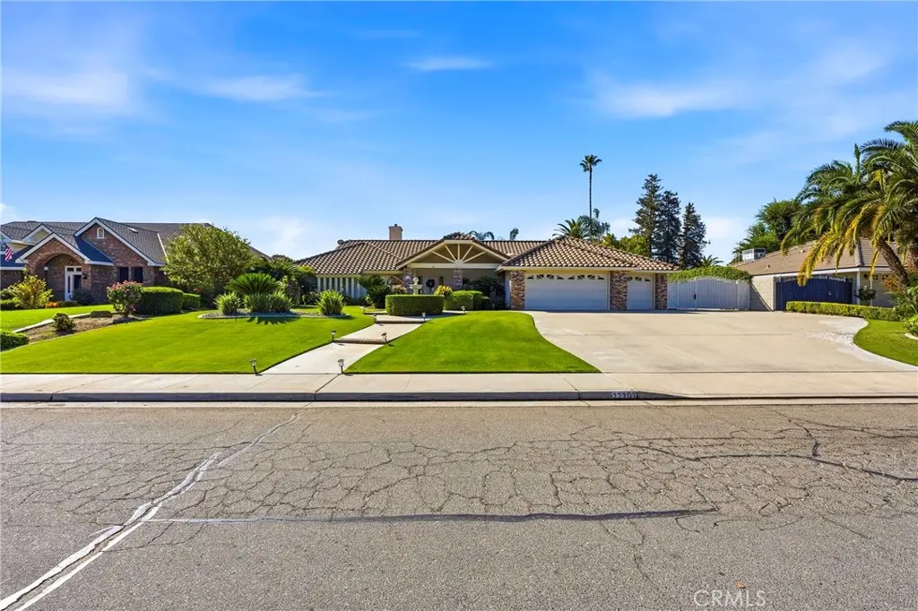 12107 Red Rose Way, Bakersfield, CA — listing photo 1