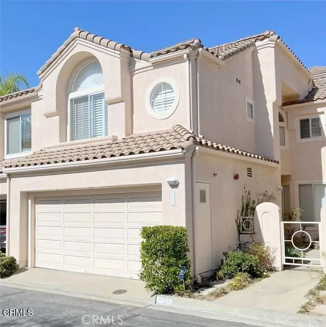 Single Family Residence for rent at 1921 Caminito De La Valle, Glendale, CA featuring 2 beds and 3 baths