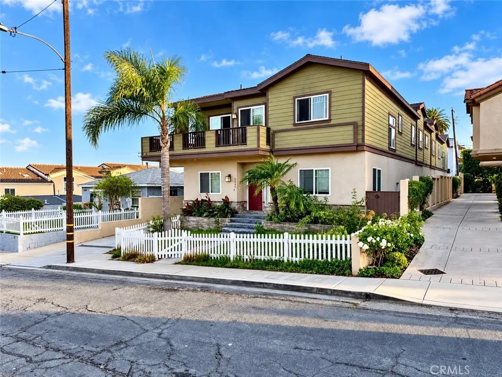Townhouse for rent at 2516 Gates, Redondo Beach, CA featuring 4 beds and 3 baths