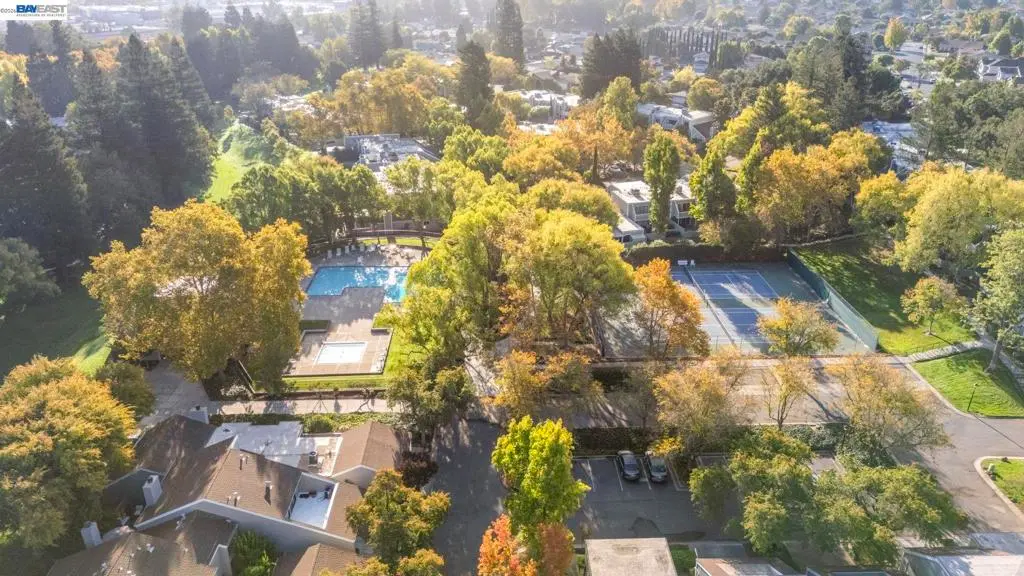 Townhouse for sale at 5344 Brookside Ct, Pleasanton, CA featuring 3 beds and 3 baths