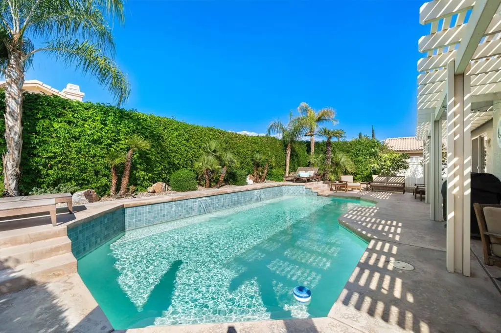 Single Family Residence for rent at 272 Corte San Marco, Palm Desert, CA featuring 2 beds and 2 baths
