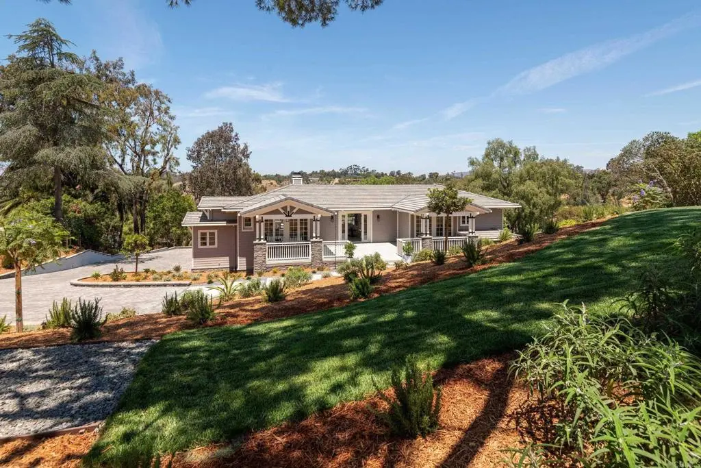 Residential Lease for rent at 5754 Loma Verde, Rancho Santa Fe, San Diego County, CA featuring 4 beds and 5 baths