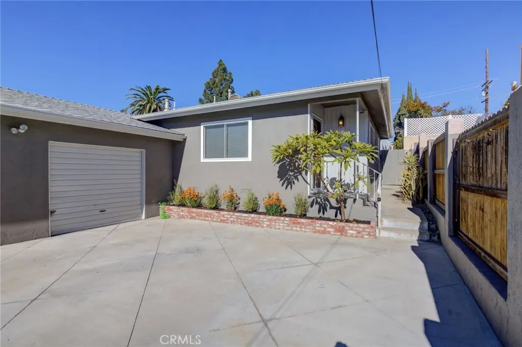 Duplex for rent at 1913 Huntington Lane B, Redondo Beach, CA featuring 3 beds and 2 baths