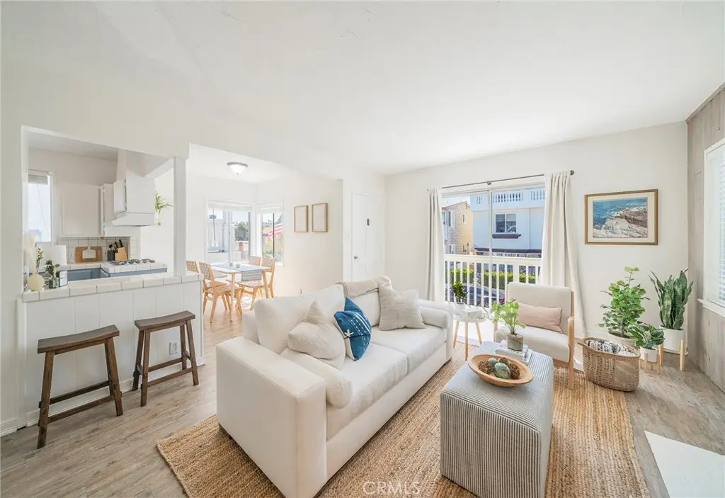 Single Family Residence for rent at 333 28th Street, Hermosa Beach, CA featuring 3 beds and 2 baths