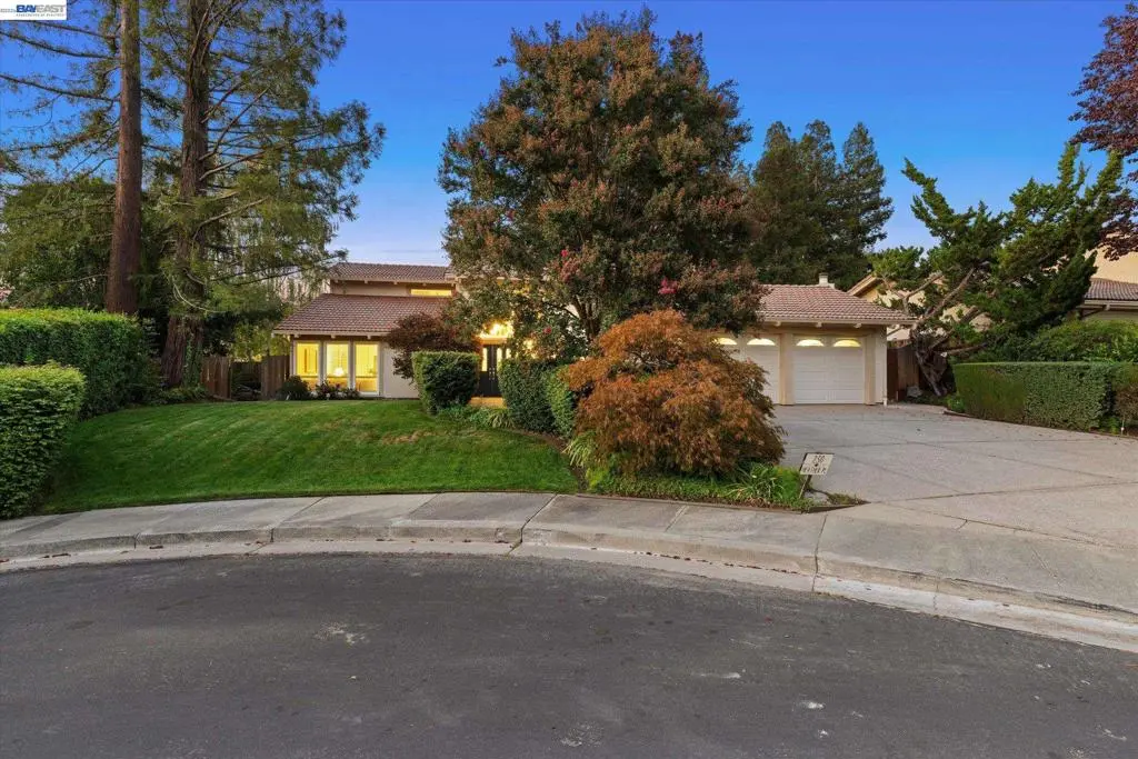 Single Family Residence for sale at 230 Heather Pl, Danville, CA featuring 5 beds and 3 baths