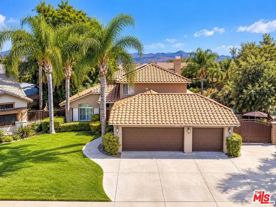 Single Family Residence for sale at 26228 Corte Tecolote, Hemet, CA featuring 4 beds and 4 baths