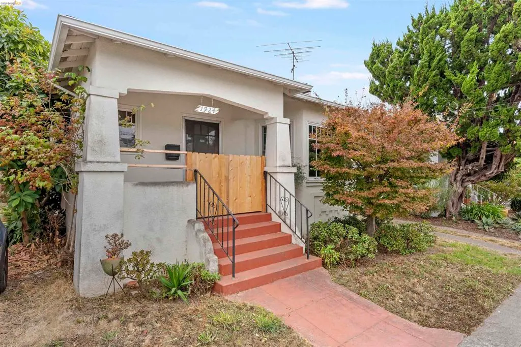 Single Family Residence for sale at 1924 Ward St, Berkeley, CA featuring 3 beds and 1 bath