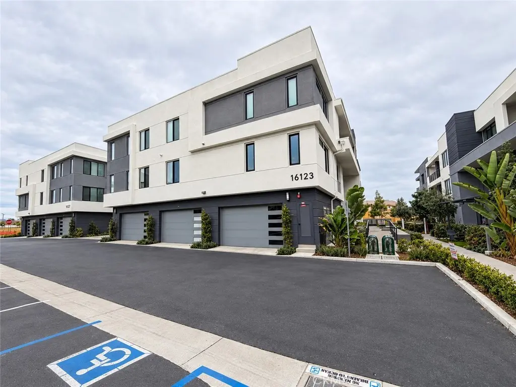 Condominium for rent at 16123 Dawn, Tustin, CA featuring 3 beds and 2 baths