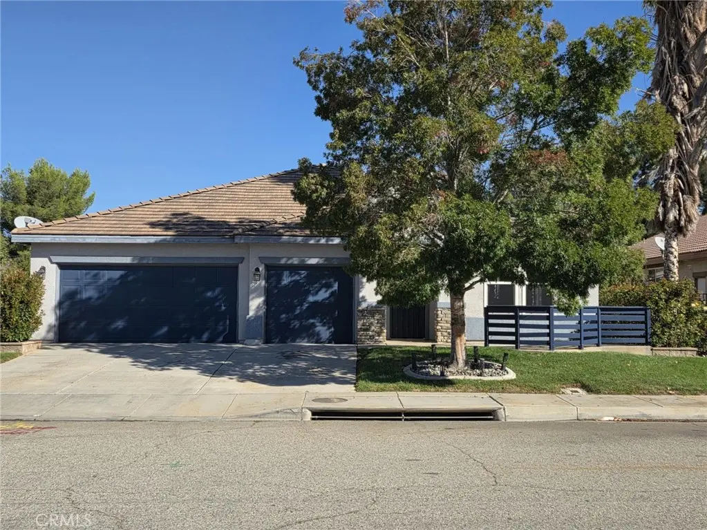 Single Family Residence for rent at 3443 Fairgreen, Palmdale, CA featuring 4 beds and 2 baths