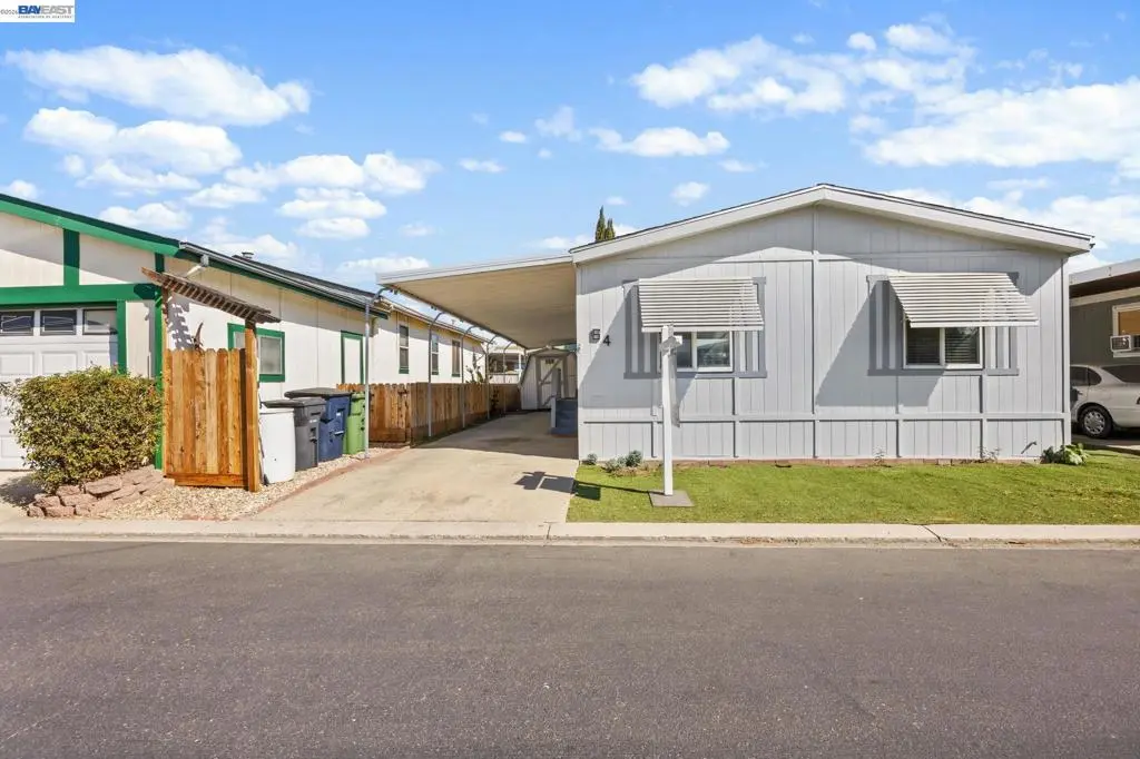 Manufactured In Park for sale at 812 W Clover Rd, Tracy, CA featuring 3 beds and 2 baths
