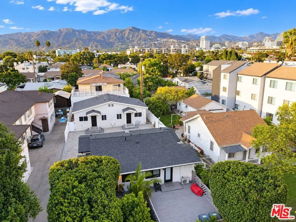 Residential Income for sale at 559 Oak Street, Glendale, CA featuring 4 beds and 4 baths