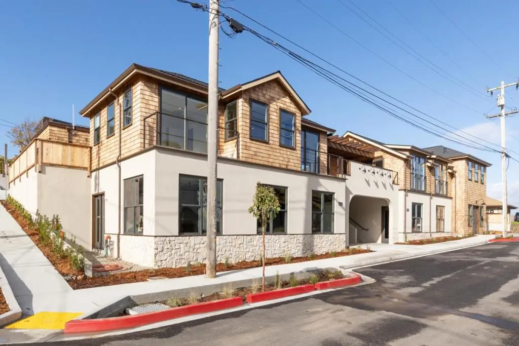 Residential Lease for rent at 1200 Danmann Avenue F, Pacifica, San Mateo County, CA featuring 1 bed and 1 bath