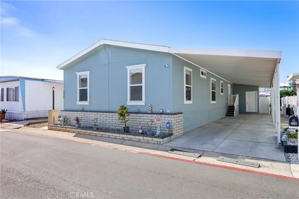 Manufactured In Park for sale at 21851 Newland 236, Huntington Beach, CA featuring 3 beds and 2 baths