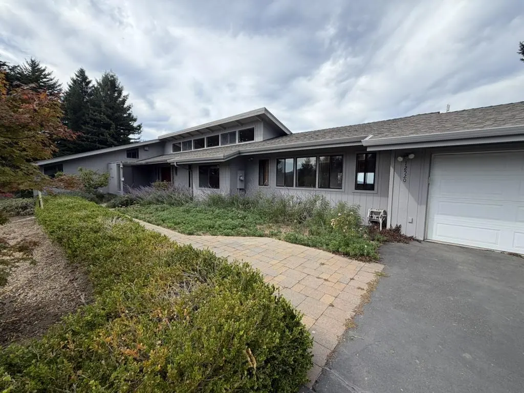Single Family Residence for sale at 12520 Skyline Boulevard, Woodside, CA featuring 3 beds and 4 baths