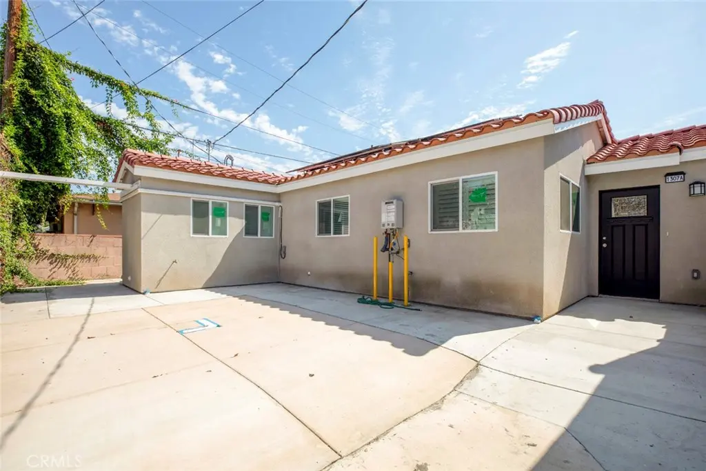 Single Family Residence for rent at 1307 E Acacia, Glendale, CA featuring 3 beds and 2 baths