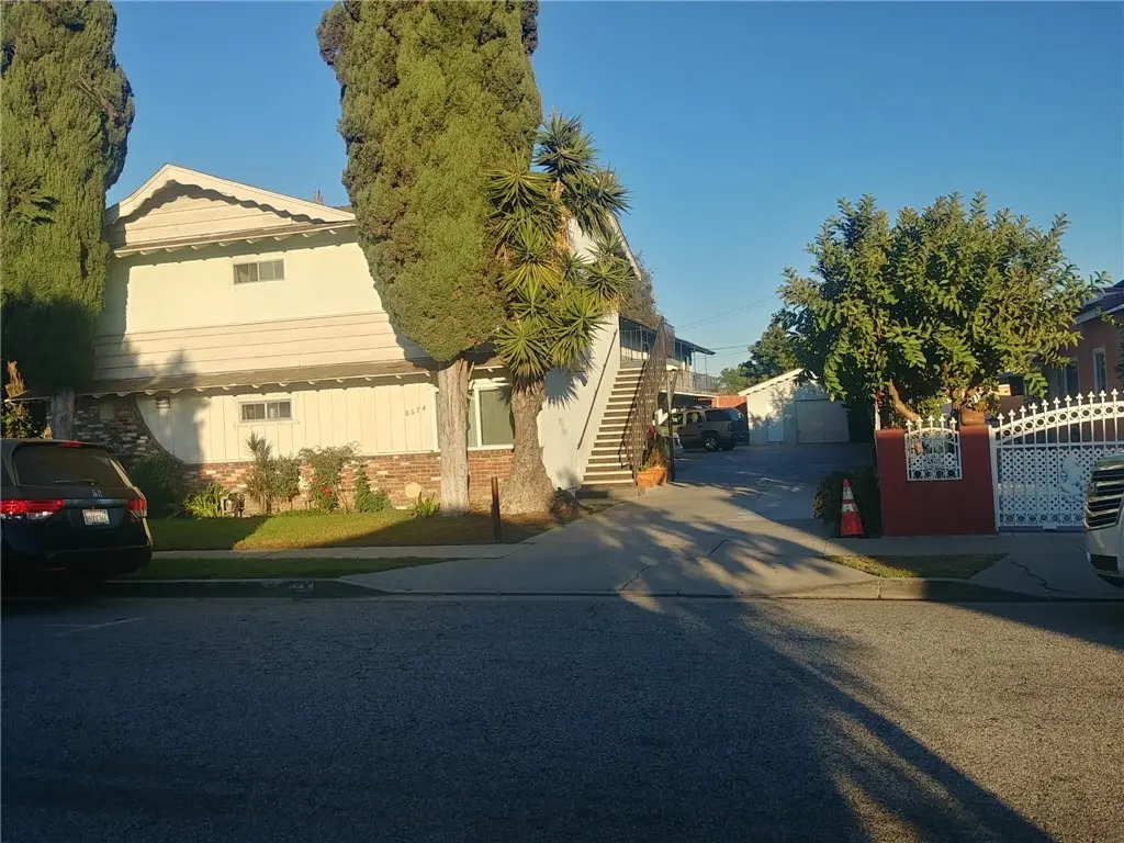 Apartment for rent at 8674 San Gabriel, South Gate, CA featuring 2 beds and 1 bath