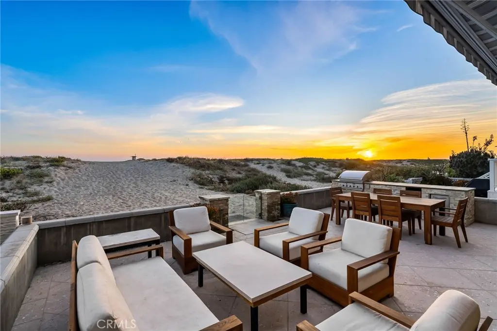Single Family Residence for rent at 7304 W Oceanfront, Newport Beach, CA featuring 4 beds and 4 baths