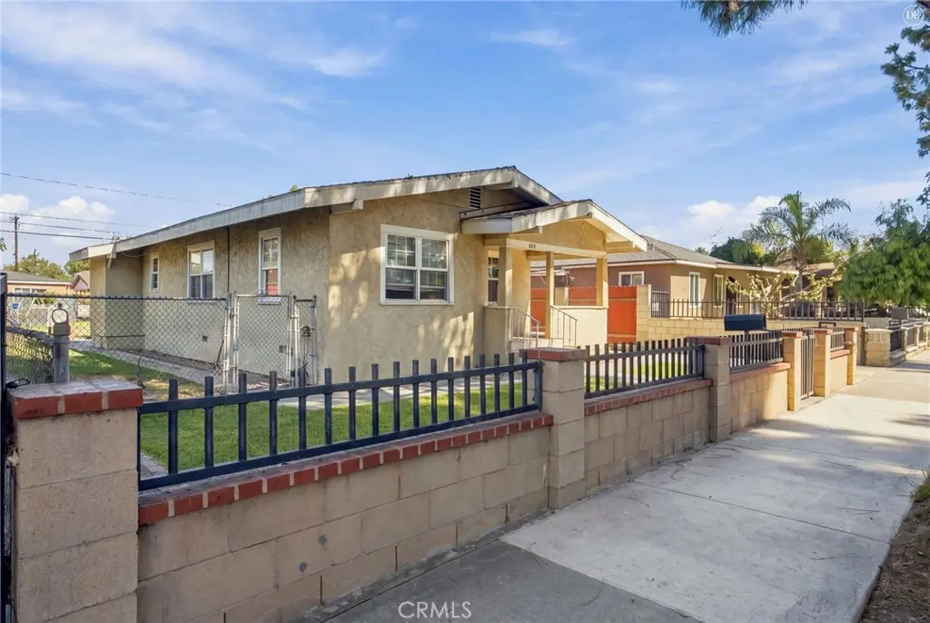 Single Family Residence for sale at 1019 W Pine Street, Santa Ana, CA featuring 3 beds and 2 baths