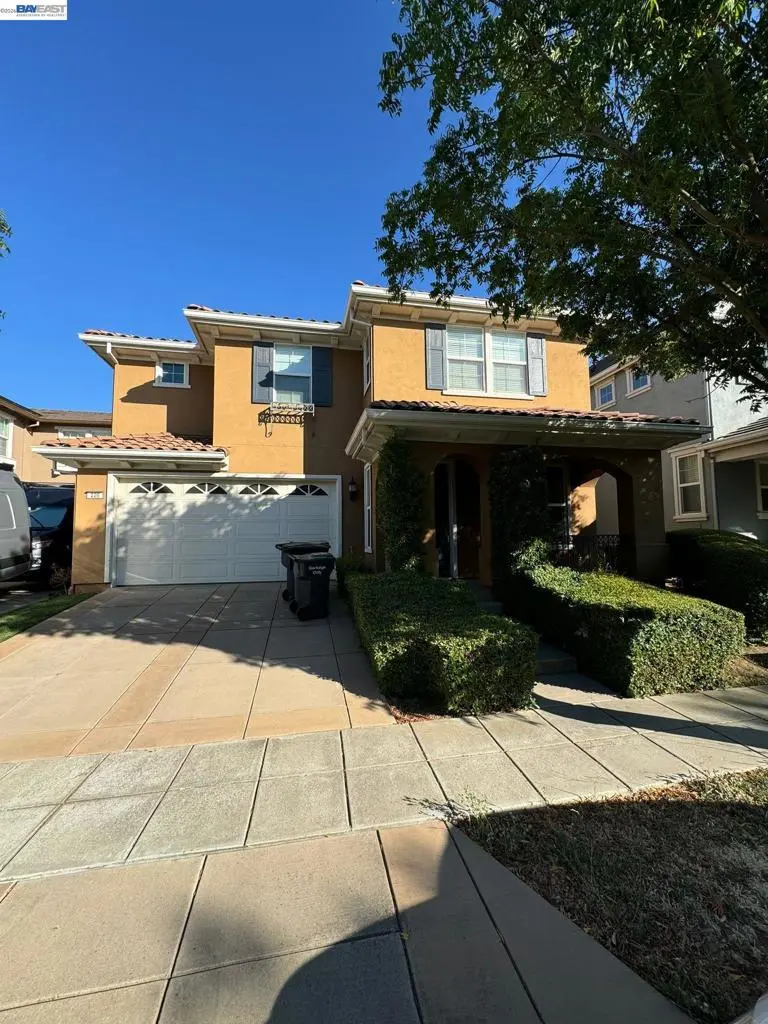 Residential Lease for rent at 220 N Lafayette St, Mountain House, San Joaquin County, CA featuring 3 beds and 3 baths