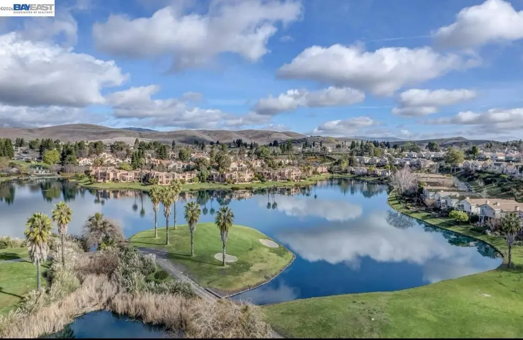 Townhouse for sale at 3027 Tahoe Pl, San Ramon, CA featuring 3 beds and 3 baths