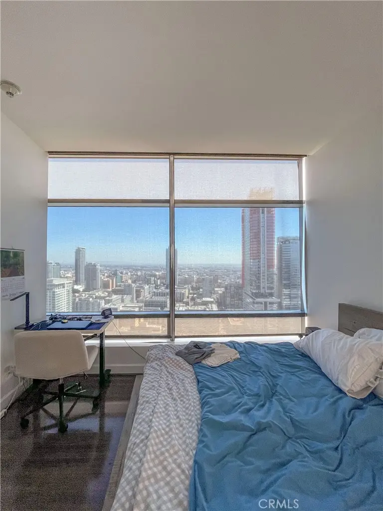 Condominium for sale at 900 W Olympic, Los Angeles, CA featuring 1 bed and 2 baths