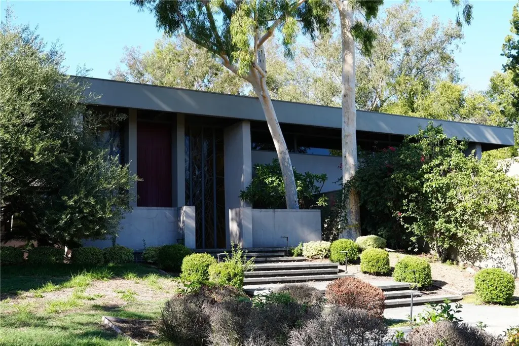 Single Family Residence for sale at 1665 Euston Rd, San Marino, CA featuring 6 beds and 7 baths