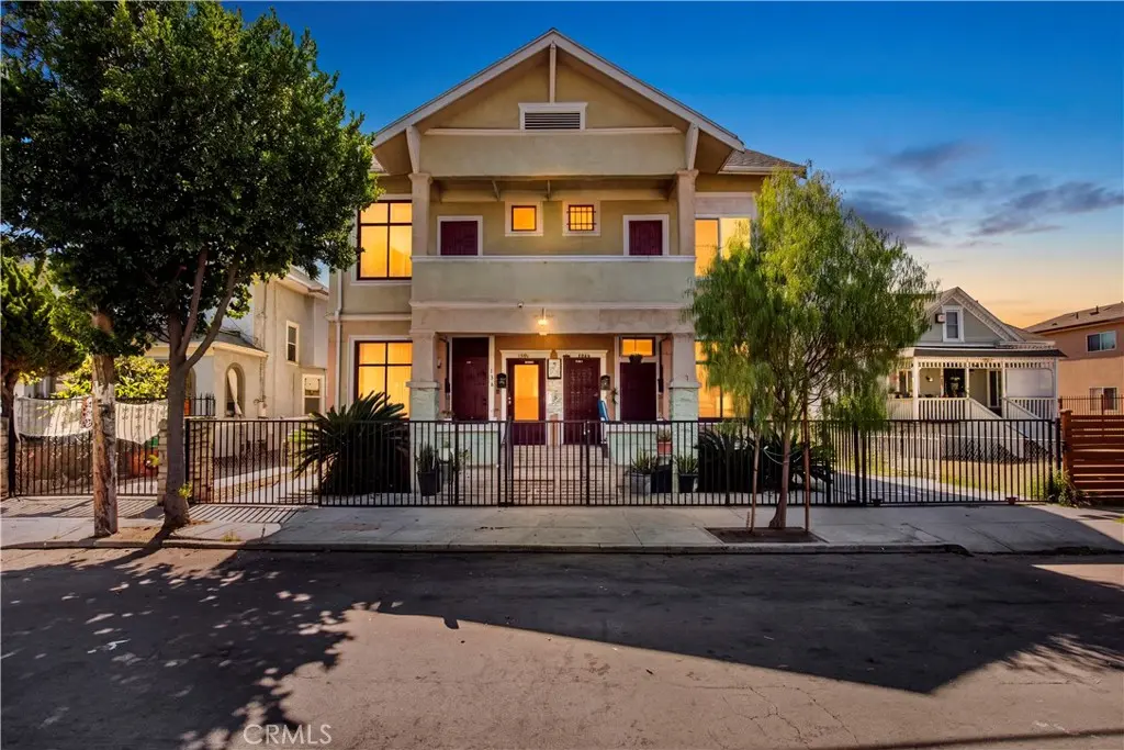 Apartment for sale at 134 E 31st Street, Los Angeles, CA