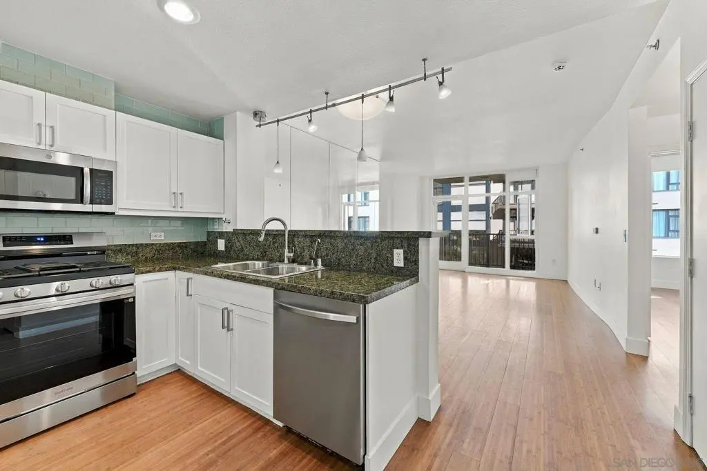 Residential Lease for rent at 530 K St 401, San Diego, San Diego County, CA featuring 1 bed and 1 bath