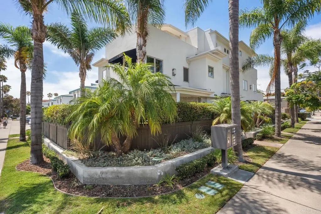 Residential Lease for rent at 4410 Gresham, San Diego, San Diego County, CA featuring 2 beds and 3 baths
