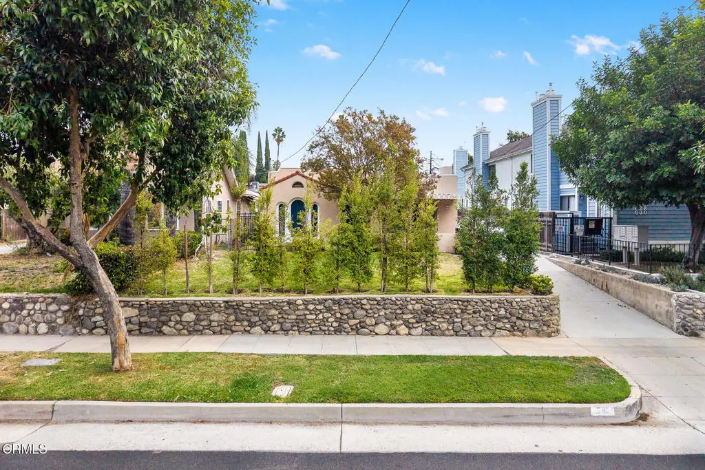 Triplex for sale at 636 640 N Wilson Avenue, Pasadena, CA