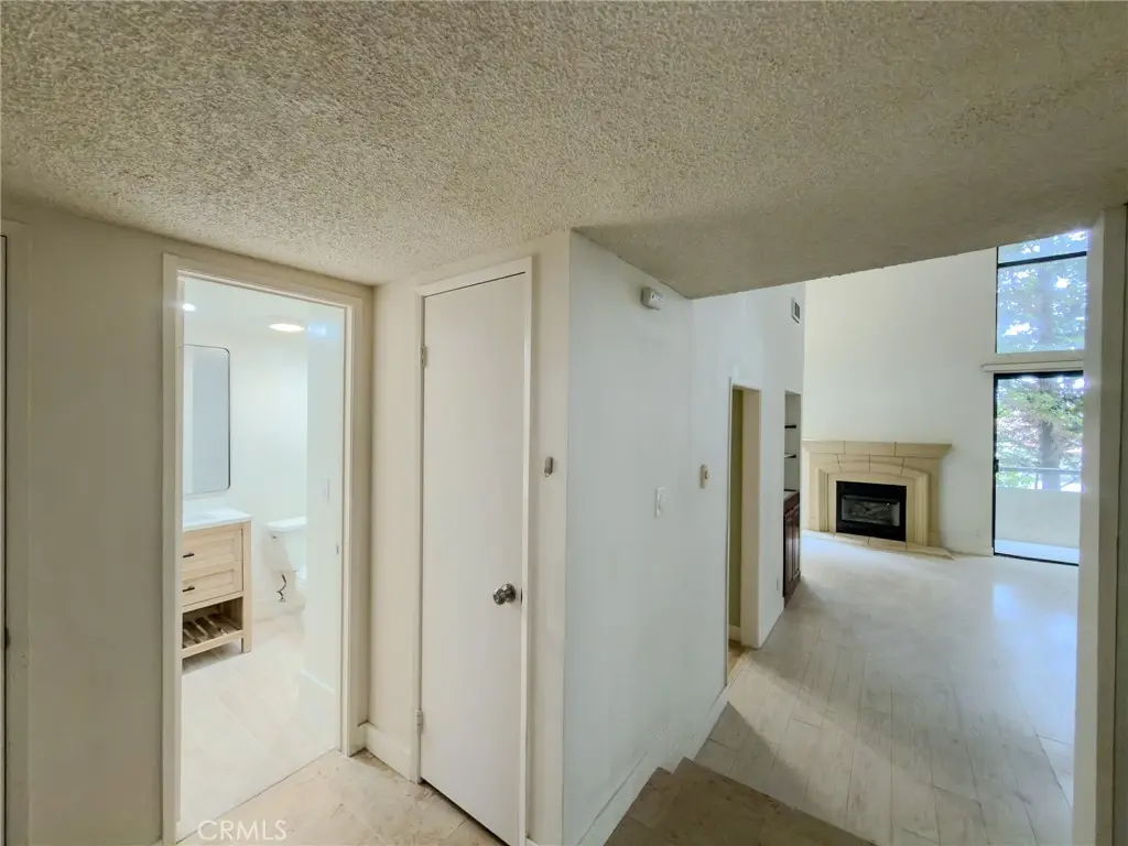 Townhouse for rent at 5987 Peacock Ridge, Rancho Palos Verdes, CA featuring 2 beds and 2 baths
