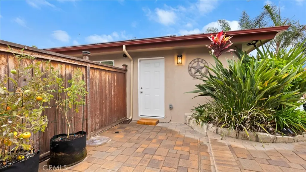 Apartment for rent at 330 Teasdale B, Claremont, CA featuring 1 bed and 1 bath