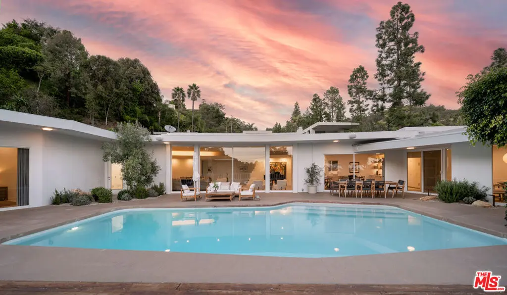Single Family Residence for sale at 1121 Loma Vista Drive, Beverly Hills, CA featuring 5 beds and 5 baths