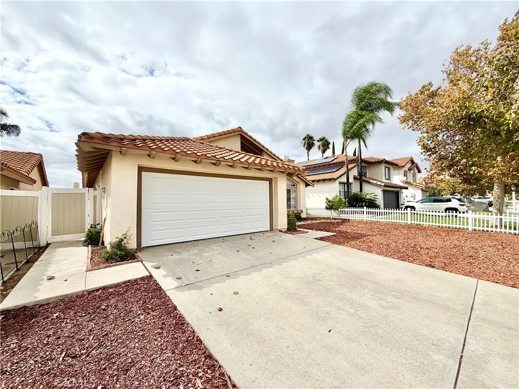 Single Family Residence for rent at 25167 Parkcrest Drive, Murrieta, CA featuring 3 beds and 2 baths