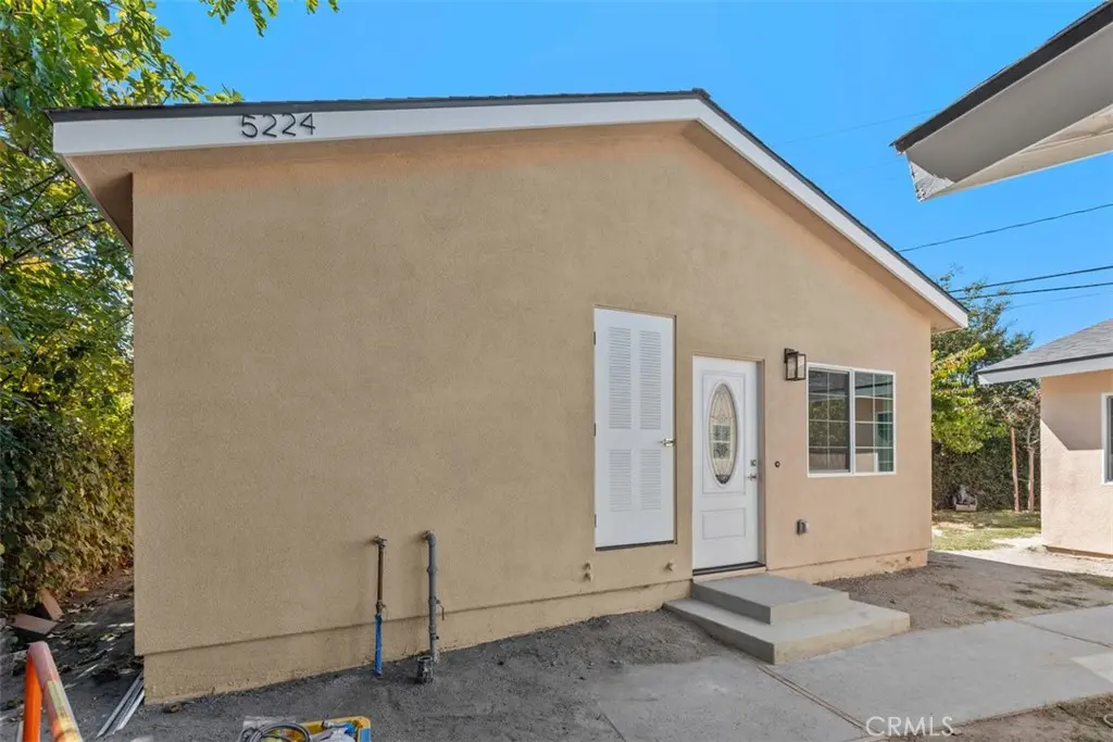 Single Family Residence for rent at 5224 Auburn Cir, Westminster, CA featuring 2 beds and 2 baths