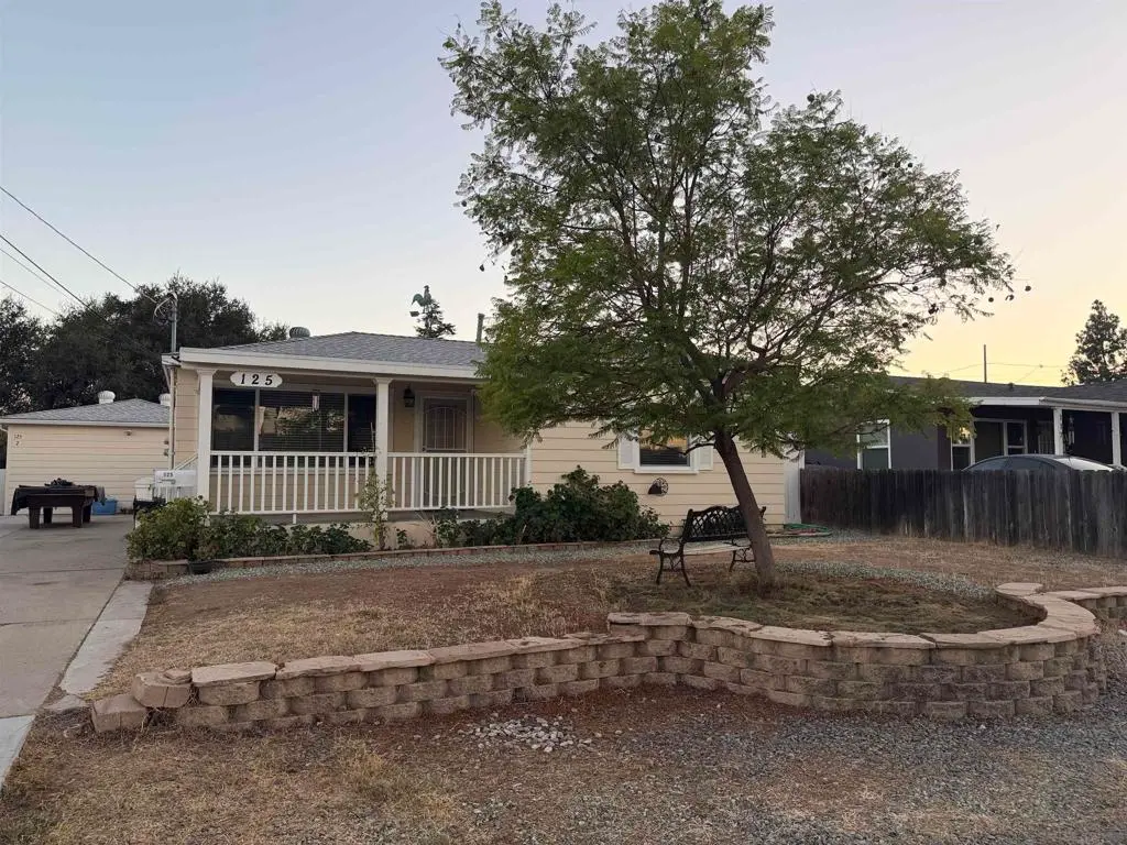 Residential Lease for rent at 125 Lindell Avenue, El Cajon, San Diego County, CA featuring 2 beds and 1 bath