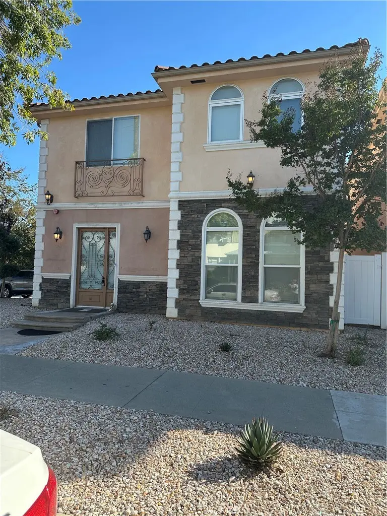 Single Family Residence for rent at 2597 N Lincoln, Burbank, CA featuring 4 beds and 4 baths
