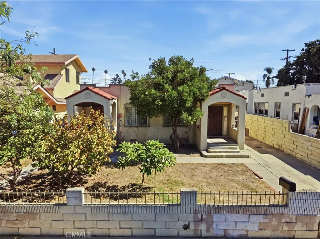 Duplex for sale at 3940 La Salle, Los Angeles, CA
